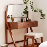 Makeup tables
