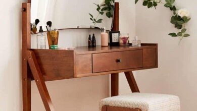 Makeup tables