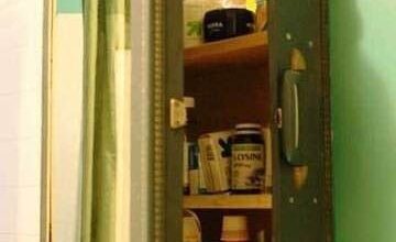 Mirror cabinet