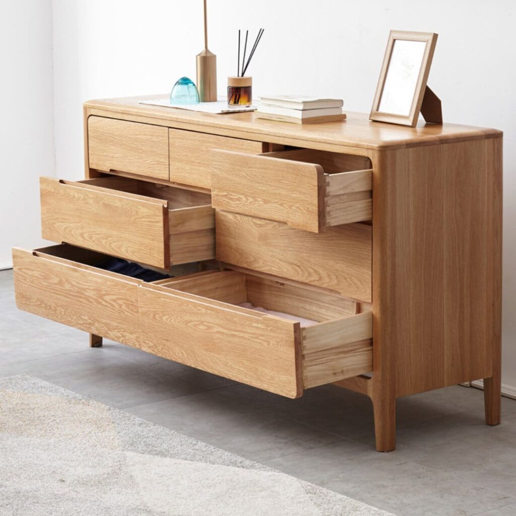 Oak chest of drawers