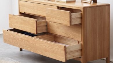 Oak chest of drawers