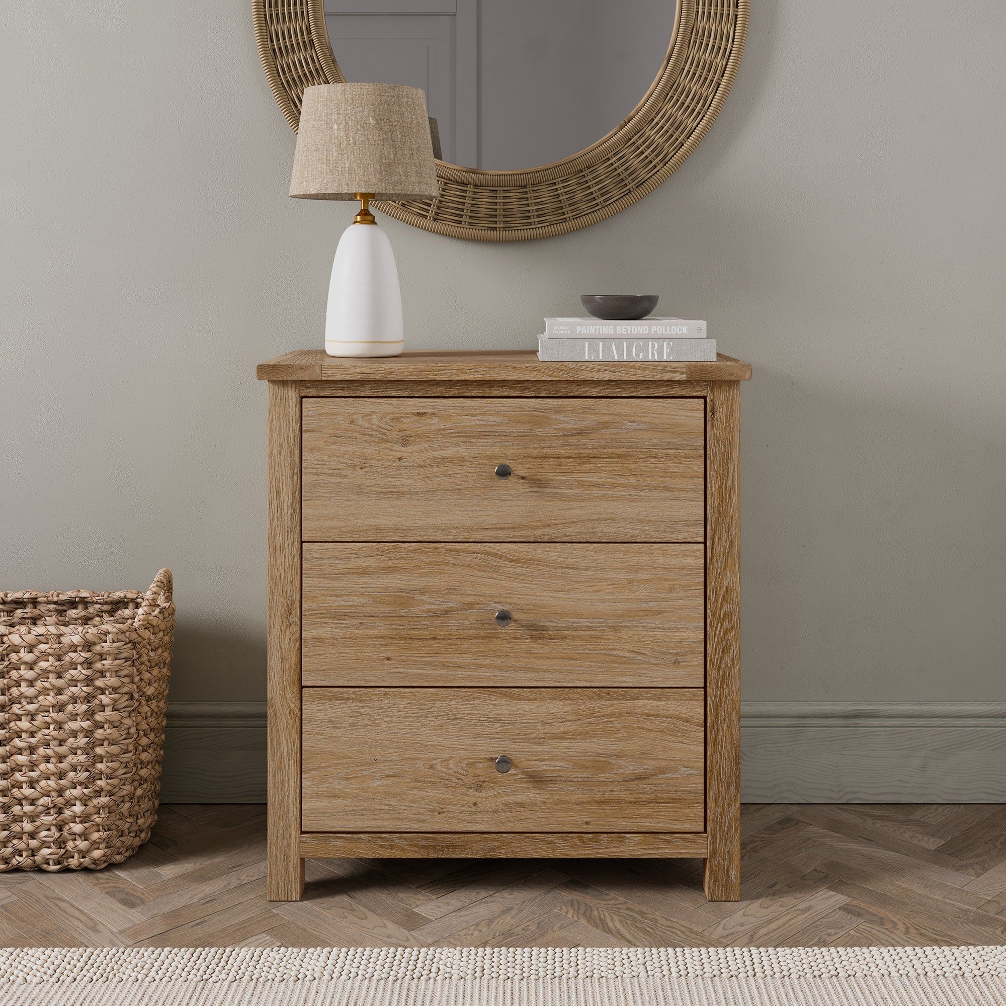 Oak chest of drawers Elegant storage solution for your bedroom with a classic touch