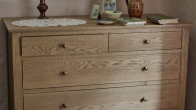Oak chest of drawers