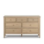 Oak chest of drawers