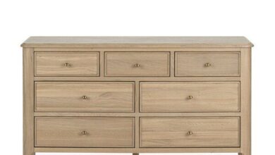 Oak chest of drawers