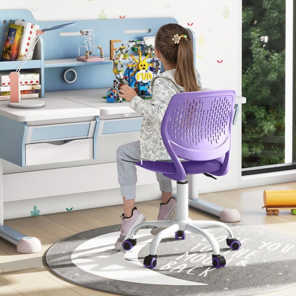 Optimal desk for the childrens room