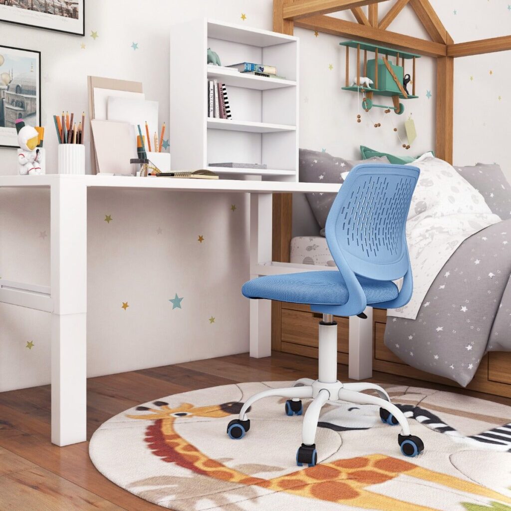 Optimal desk for the childrens room