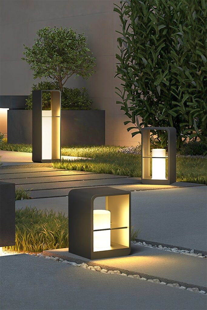 Outdoor garden light