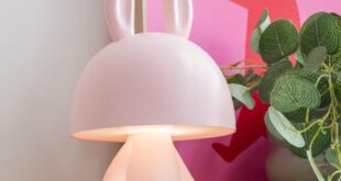 Pink table lamp for children