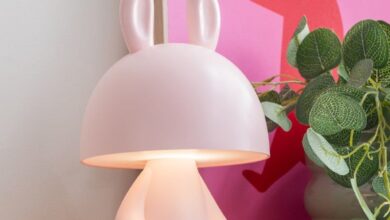 Pink table lamp for children