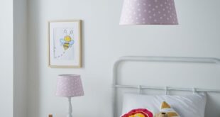 Pink table lamp for children