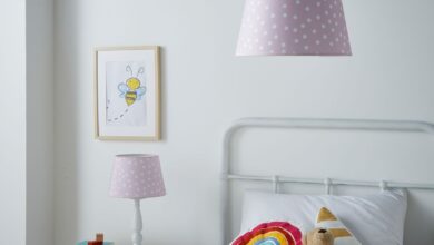 Pink table lamp for children