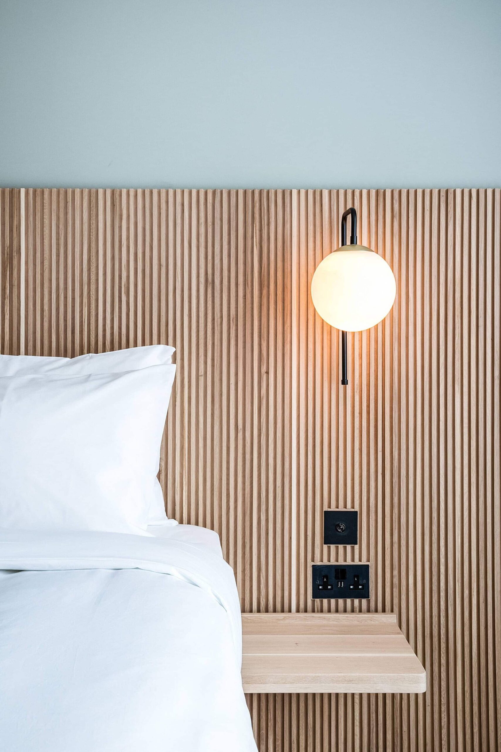 Right bedroom lighting strategies for a harmonious and serene sleep environment