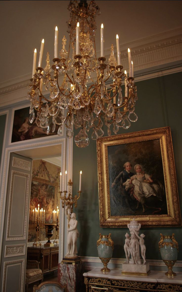 The Timeless Elegance of Antique Chandeliers: Adding Old-World Charm to Your Home Decor