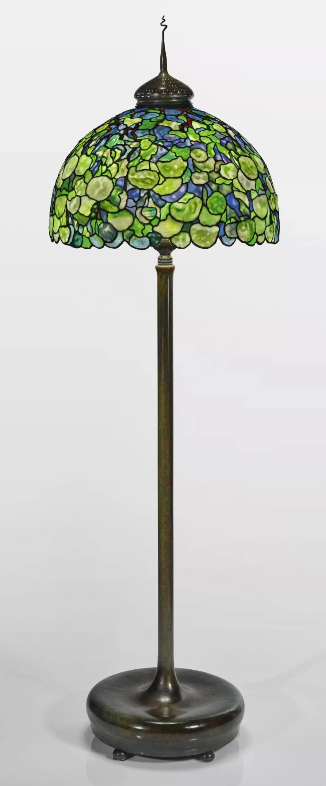 Tiffany Floor Lamps: A Classic Lighting Option for Any Home