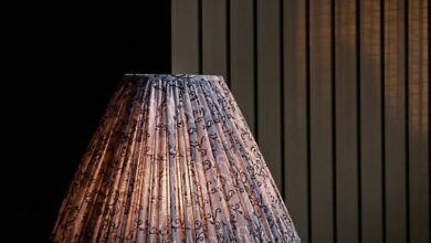 touches base lamp