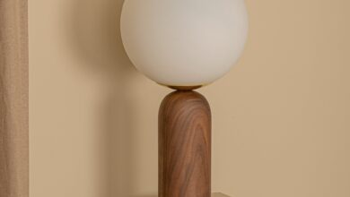 touches base lamp