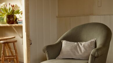 Traditional Armchairs