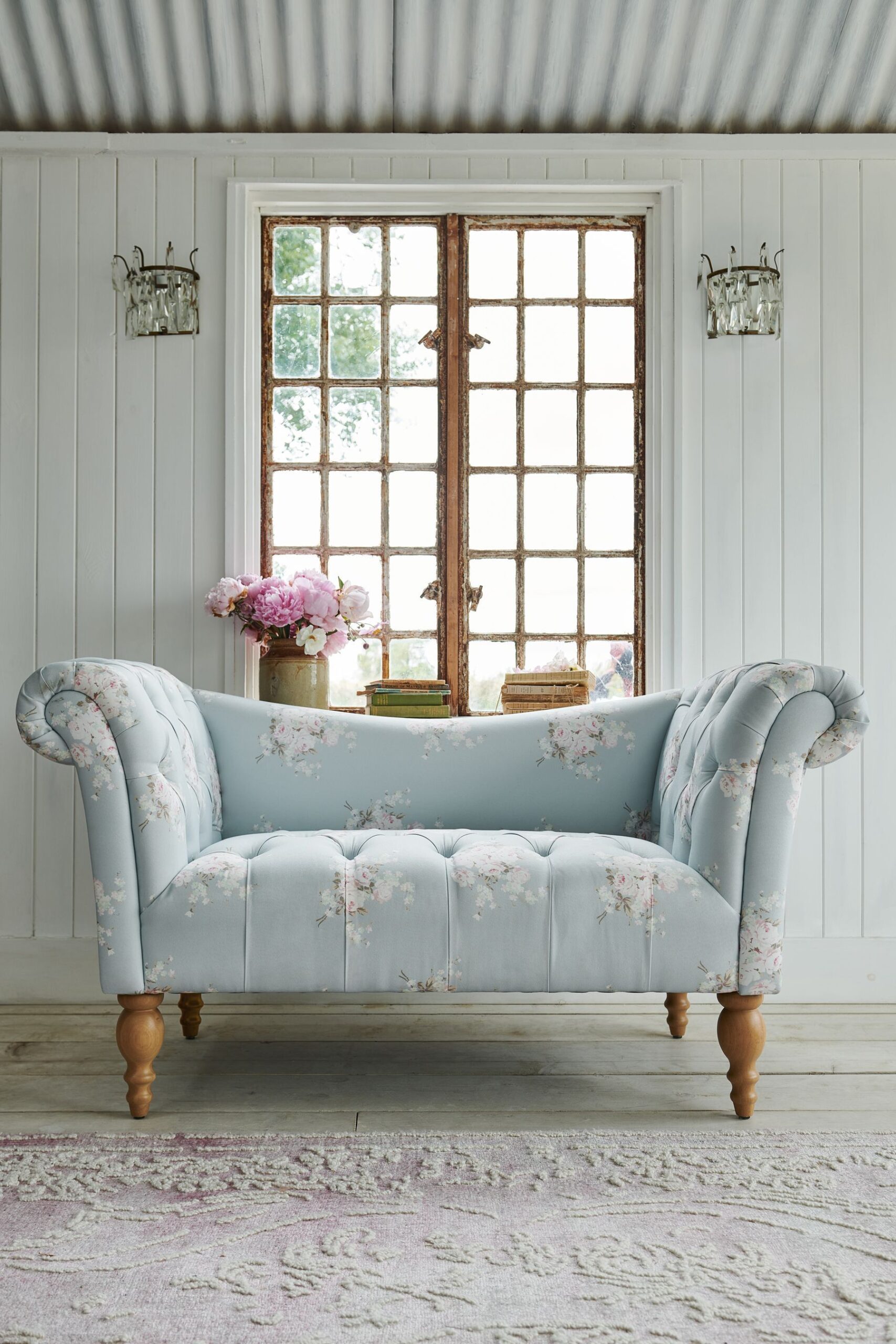 Traditional Loveseat – A Timeless Piece for Your Living Room