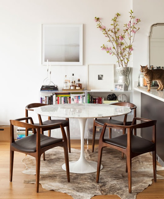 Tulip Table: A Timeless Furnishing for Modern Spaces