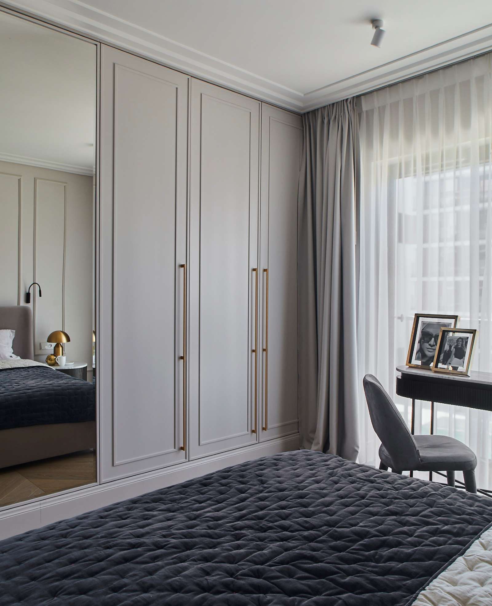 Wardrobes with mirror The Convenient and Stylish Option for Your Bedroom Storage and Reflection