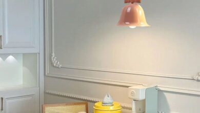 What are fluorescent lamps