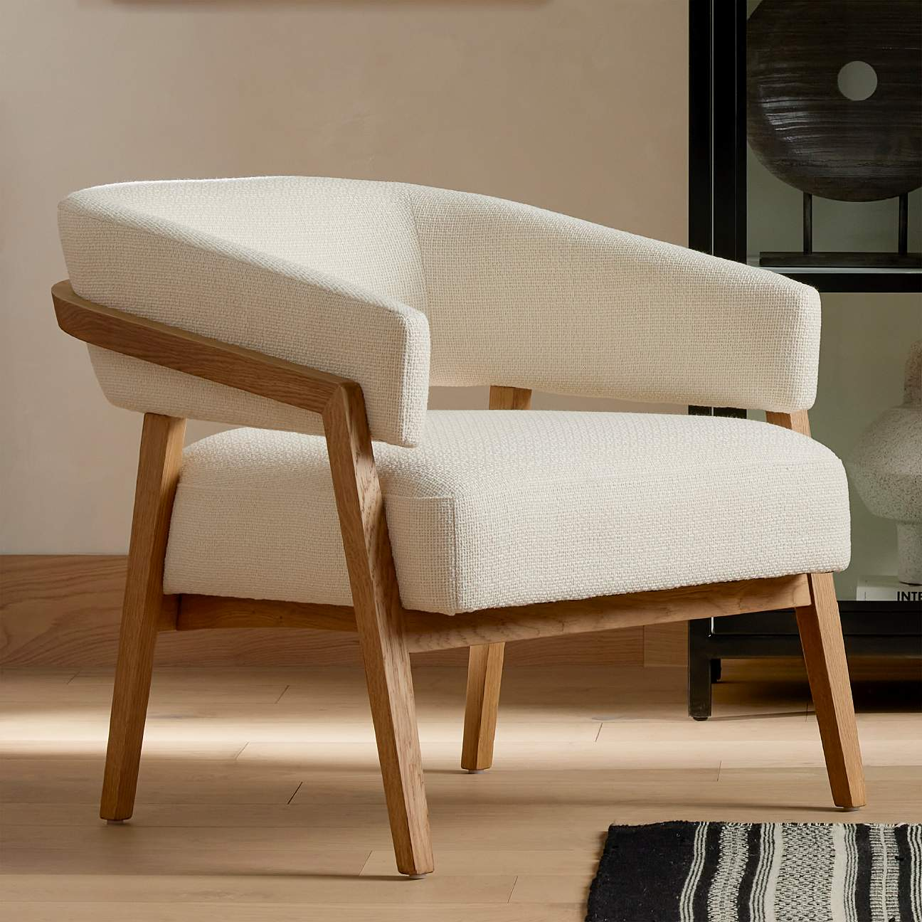 White Comfy Chair – The Perfect Addition to Your Living Room