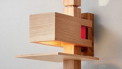 Wooden wall lamp