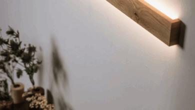 Wooden wall lamp