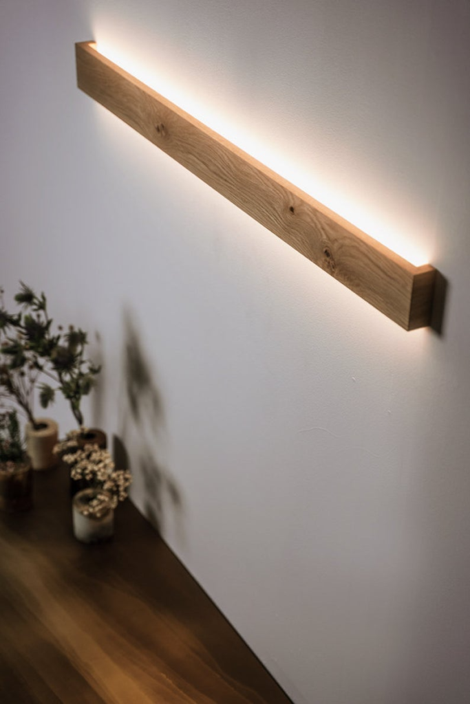 Wooden wall lamp