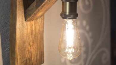 Wooden wall lamp
