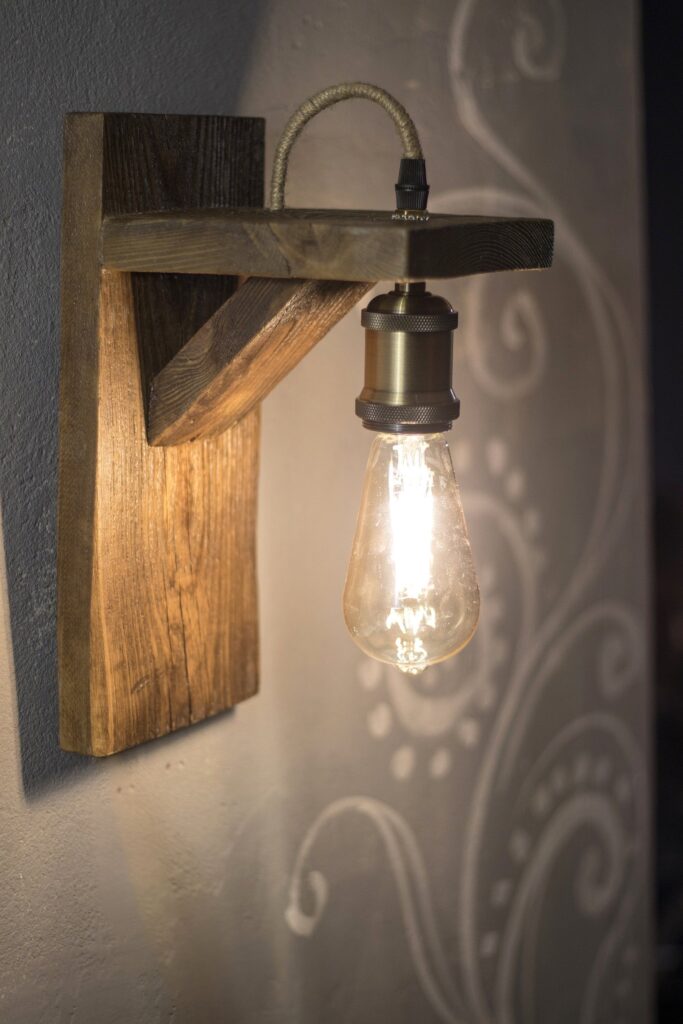 Wooden wall lamp