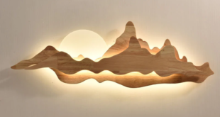 Wooden wall lamp