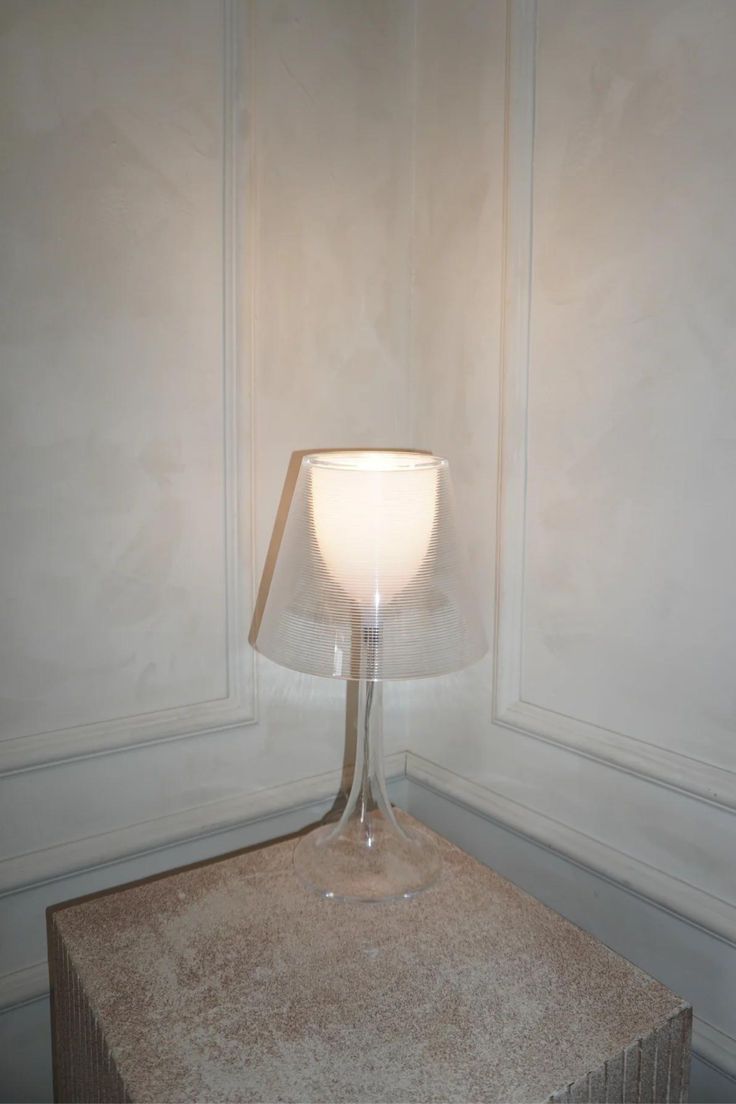 table lamp Illuminate Your Space with a Stylish and Functional Lighting Solution