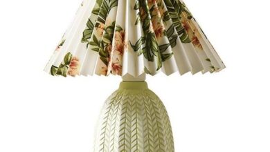 touches base lamp