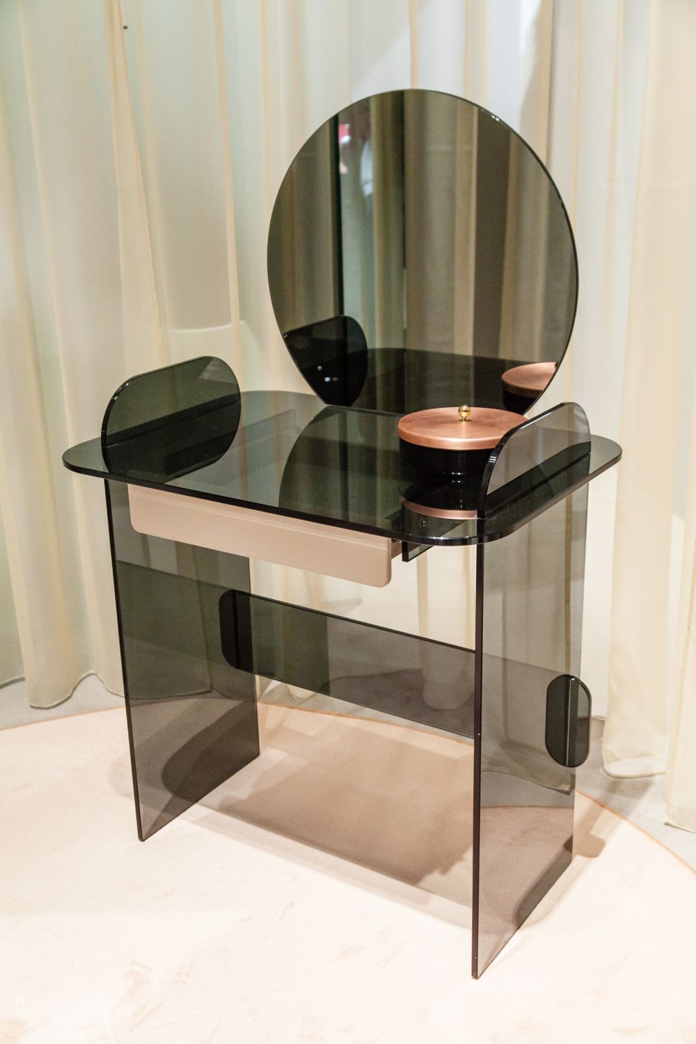Makeup tables modern makeup tables with simple yet exquisite designs KDJZVPM
