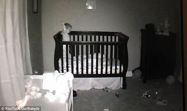 Cots for 1 year old crib fun: the little 2-year-old prepared to dive into his blankets CXUDCFX
