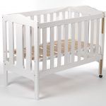 Safe sleeping place for small children: Cribs with side protection