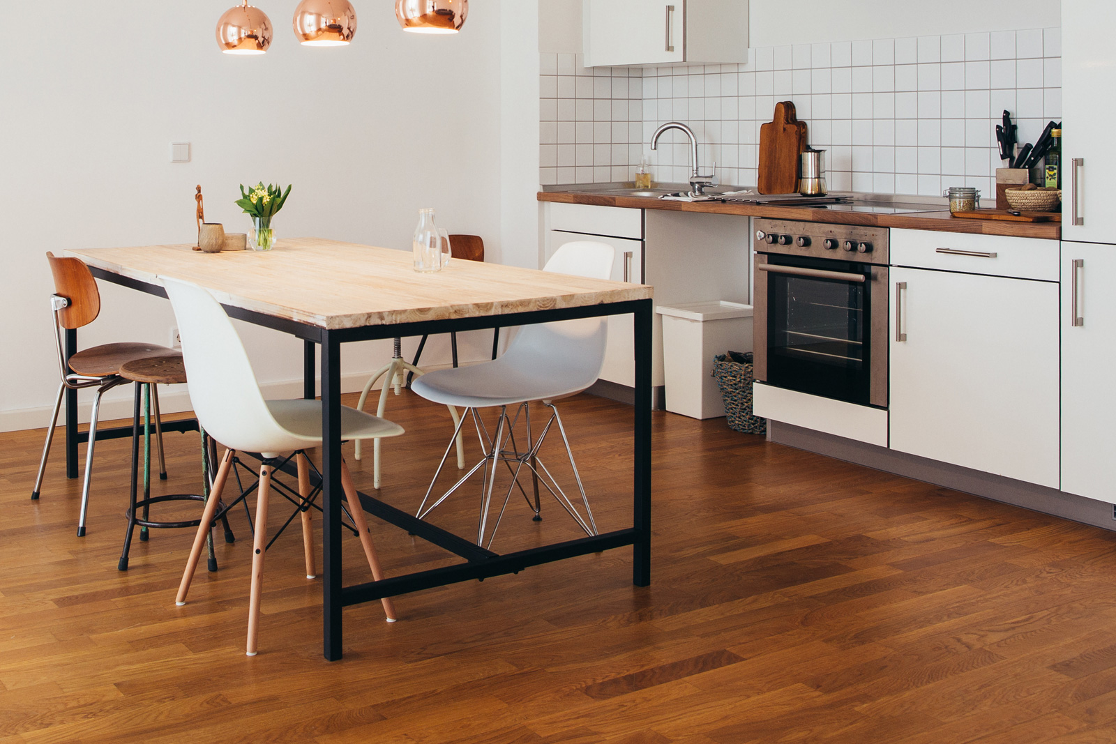 Modern kitchen with wooden floor kitchen flooring options | best flooring for kitchens EWFTGEJ