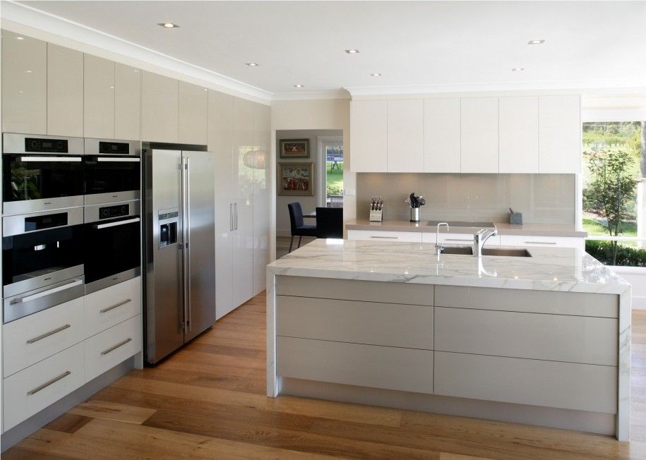 Modern kitchen with wooden floor modern kitchen oak floors - google search UGREFMQ