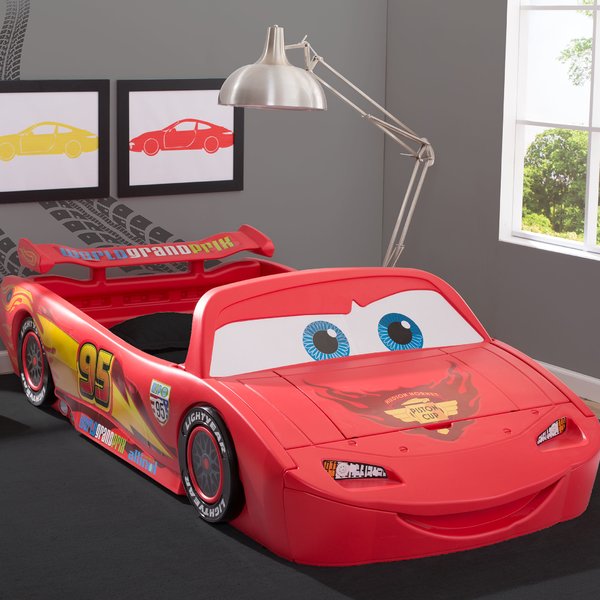 Delta Children Disney/Pixar Cars Lightning Mcqueen Car Bed with