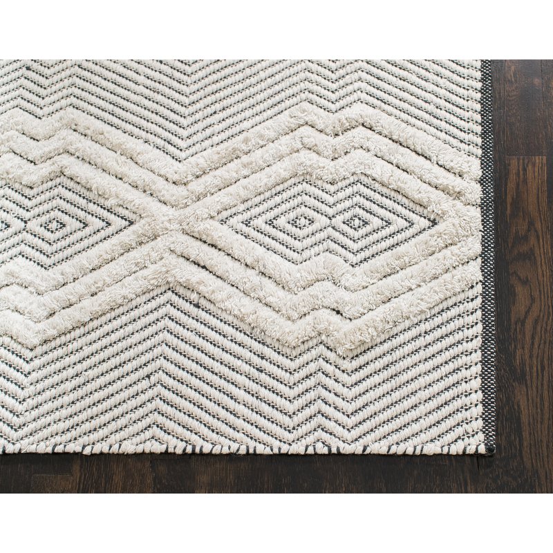 Tufted Tribal Hand-Woven Black/White Area Rug