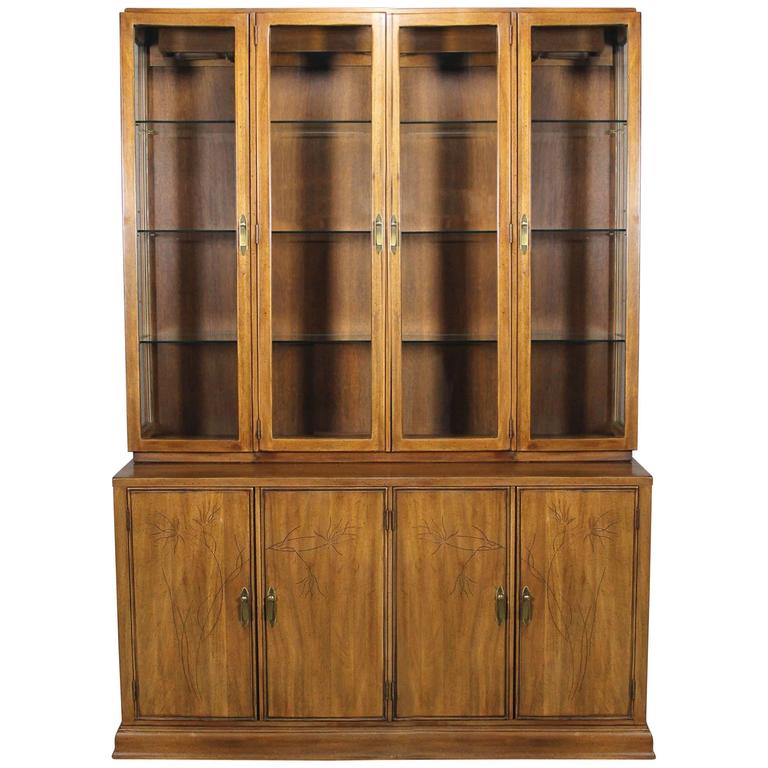 Davis Cabinet Lighted Display Cabinet China Hutch Vintage Mid-Century  Modern For Sale