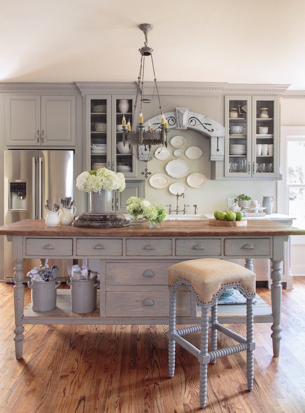 French country kitchen - HOW GORGEOUS & SO CHARACTERFUL!! - LOVE THE DECOR  WHICH LOOKS AWESOME!!