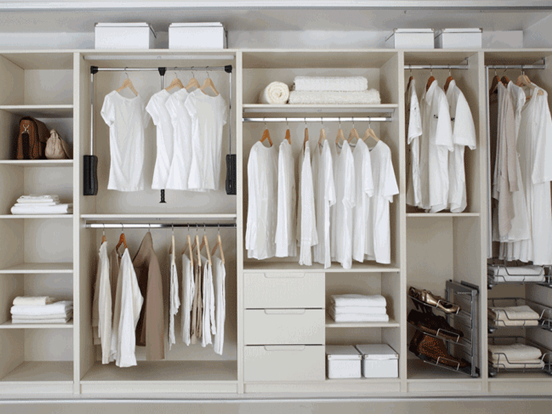 Use Fitted Wardrobe to Fill the Rest of Your Bedroom
