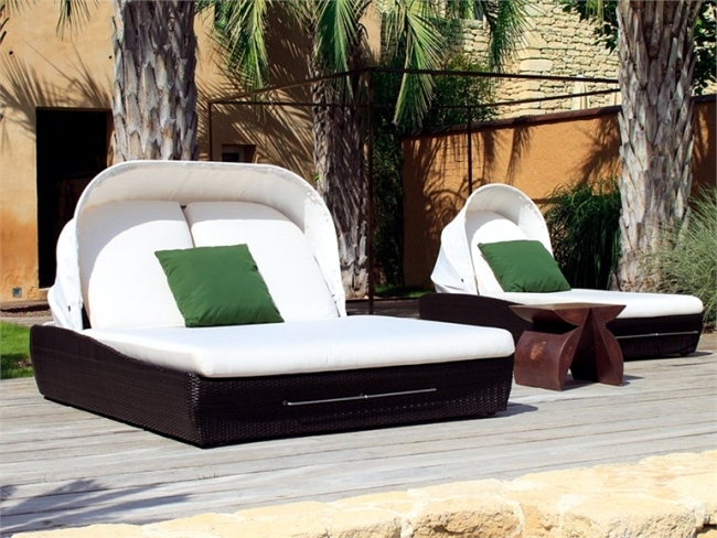 Garden sofa designs of Venice for a stylish patio furniture