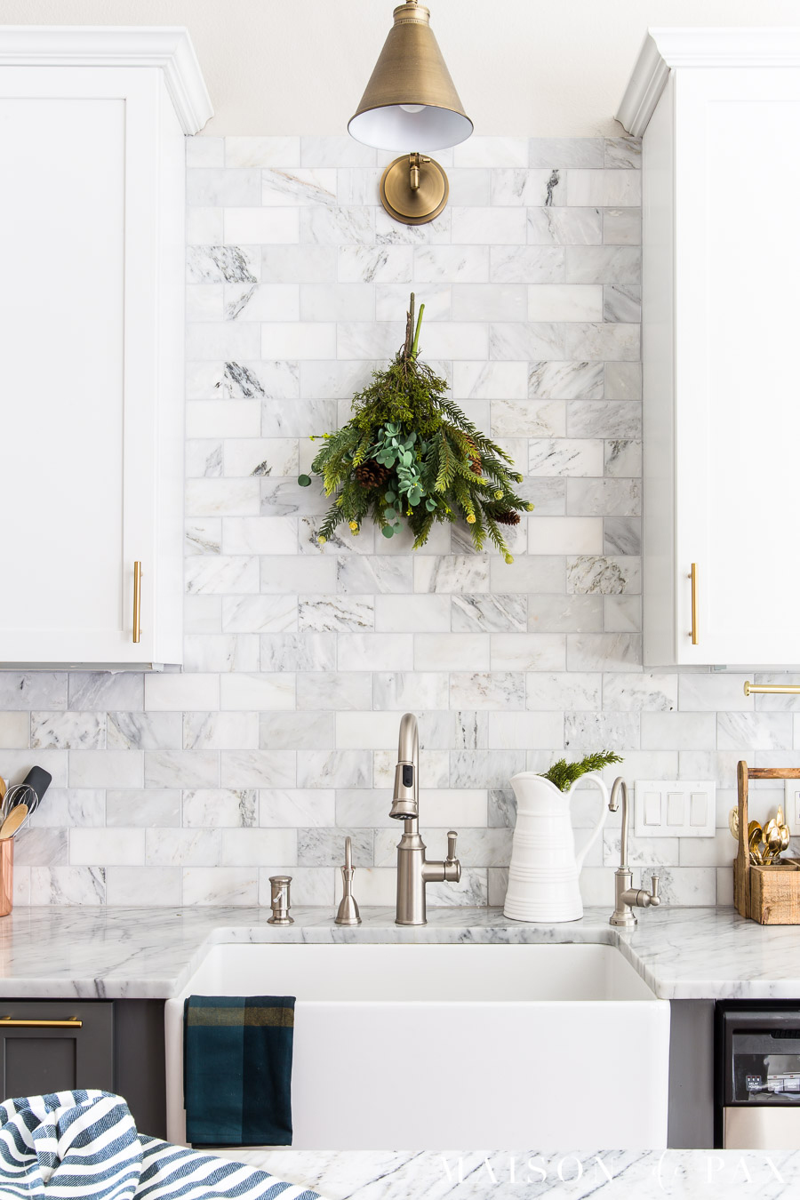 Christmas kitchen decor can be charming without being complicated. Use  these easy holiday decorating ideas to add some simple, natural, fresh  holiday