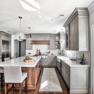 Traditional kitchen designs - Elegant kitchen photo in New York