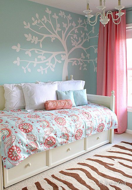 A roundup of gorgeous little girl rooms sure to give you some inspiration!  Check it out on { Traveller Location }