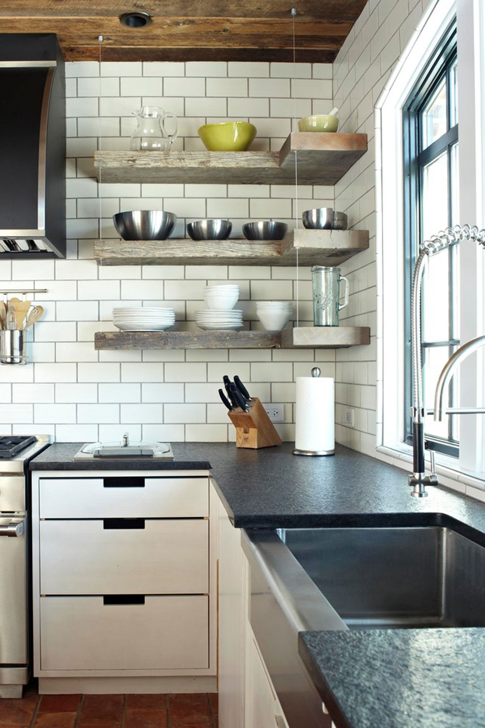 European-Cottage-by-bba-ARCHITEKTEN Use corner shelves to make the most of your kitchen space